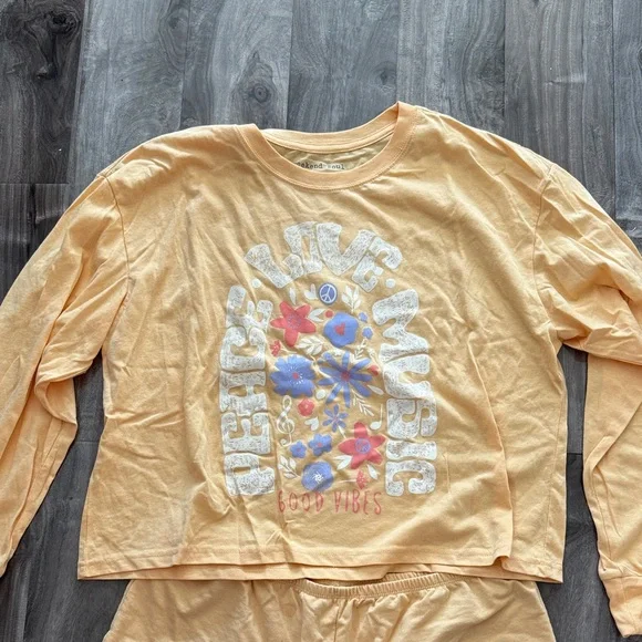 Women's Yellow Graphic Lounge Set - Picture 5 of 7